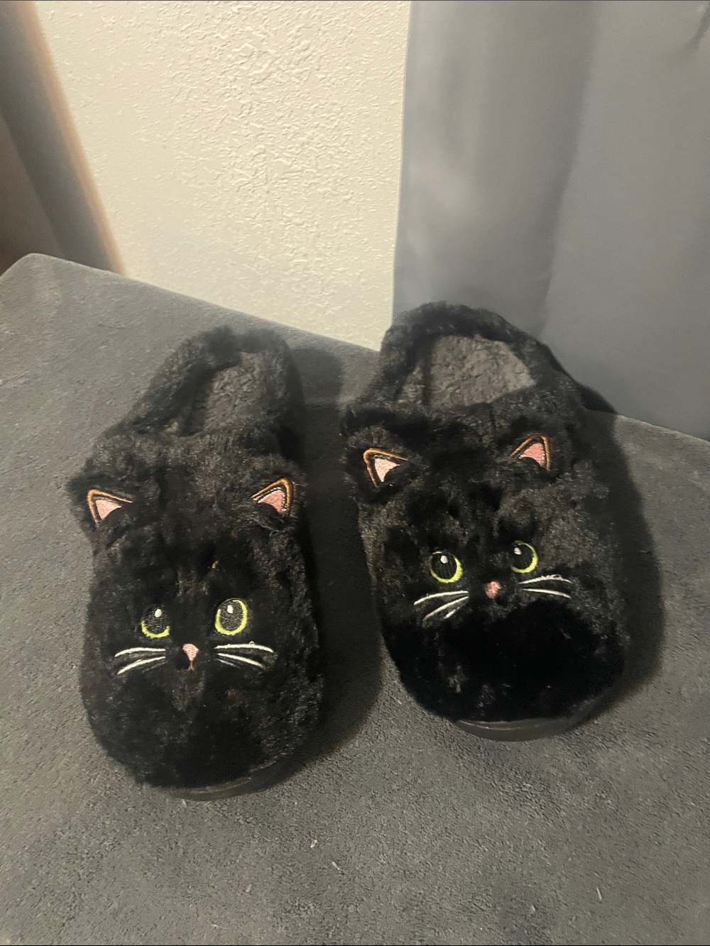 Black Cat Plush Slip-On Pet-Themed Slippers NWOT